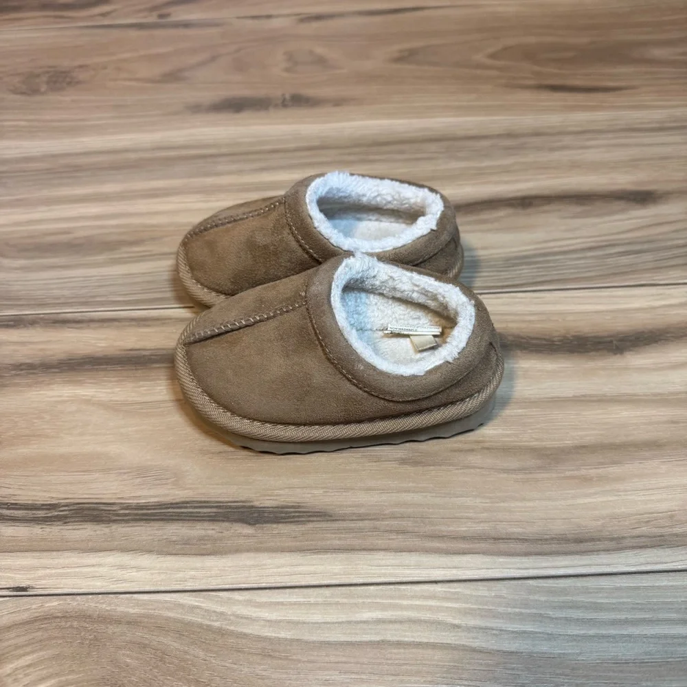 Target Toddler Size 5C Tan Slip-On House Slippers Comfortable Cozy Kids Casual